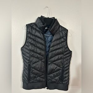 black puffer vest!!